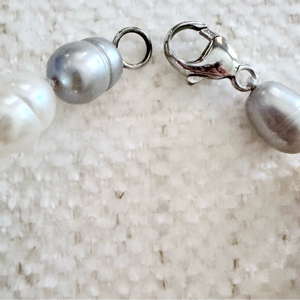 Elegant Faux Pearl Necklace - Picture 5 of 9